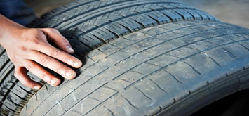 checking-tyres checking-tyres